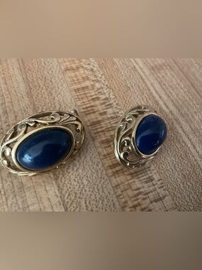 Gorgeous Lapis /cabochon  blue stone in gold setting earrings signed. Richelieu